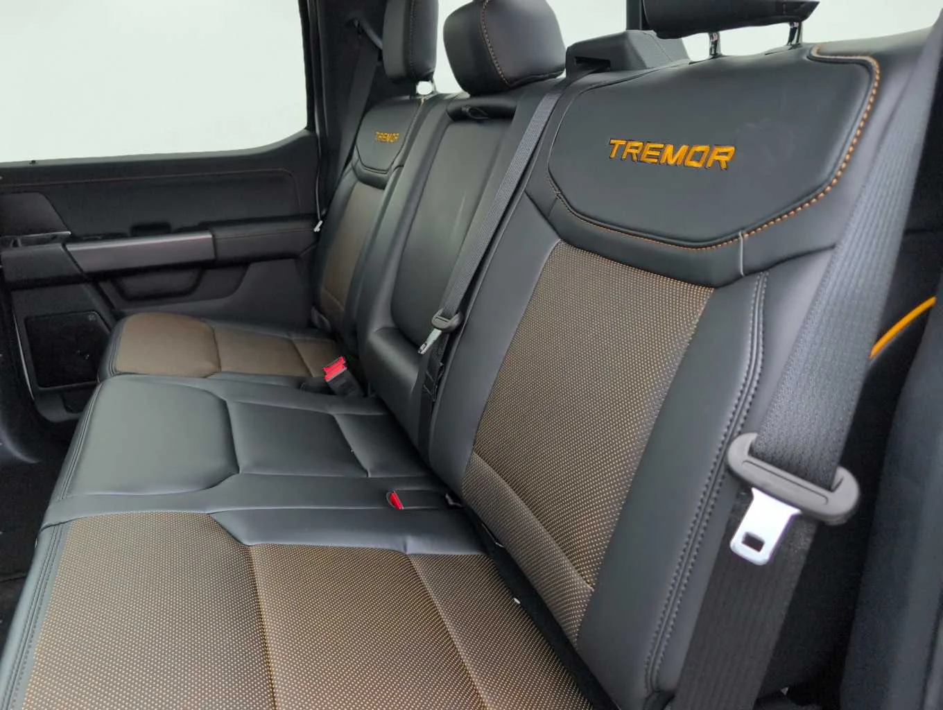 New 2026 Oxford White Ford Tremor image 24