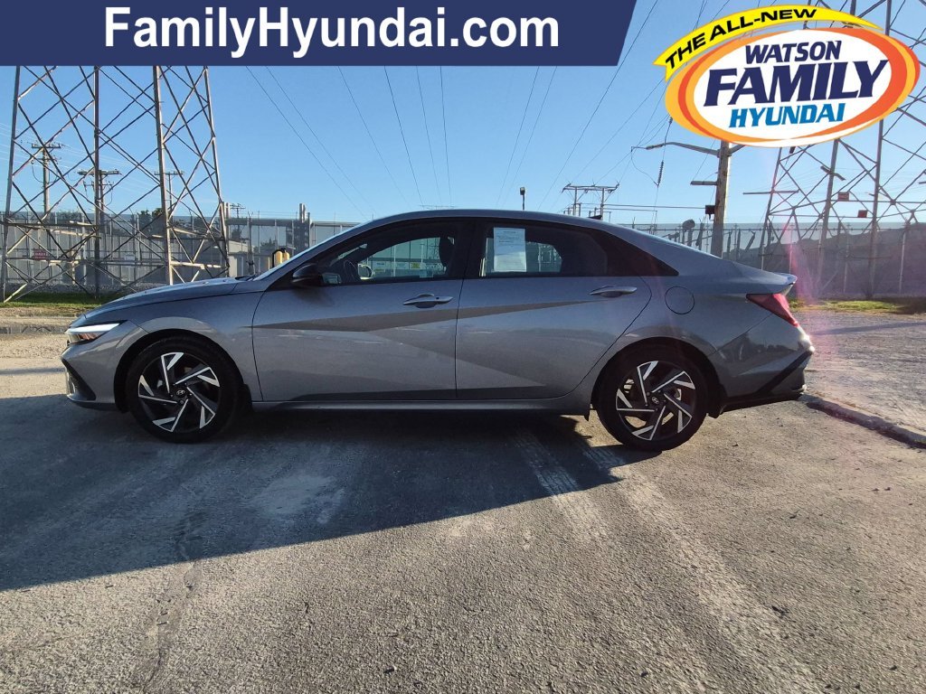 Certified Used 2025  Hyundai SEL Sport image 7