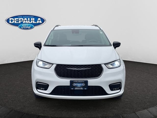 Used 2024 Bright White Clearcoat Chrysler Touring L image 10