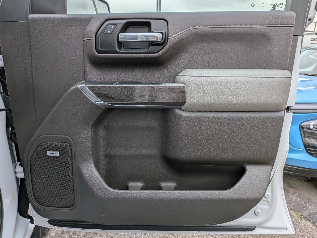 Used 2022 Summit White Chevrolet LTZ image 23