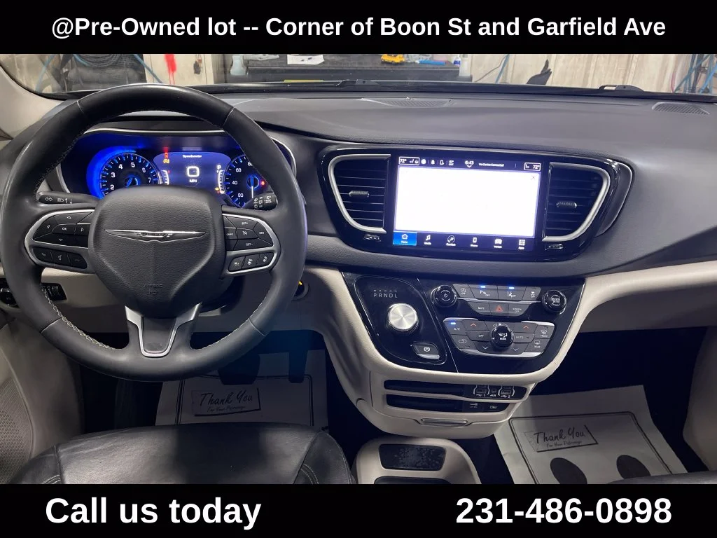 Used 2022 White Chrysler Touring L image 18