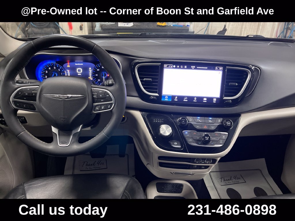Used 2022 White Chrysler Touring L image 18