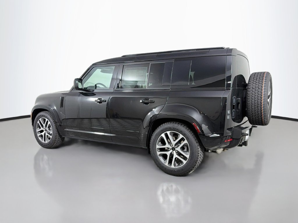 New 2026 Santorini Black Land Rover X-Dynamic SE image 7