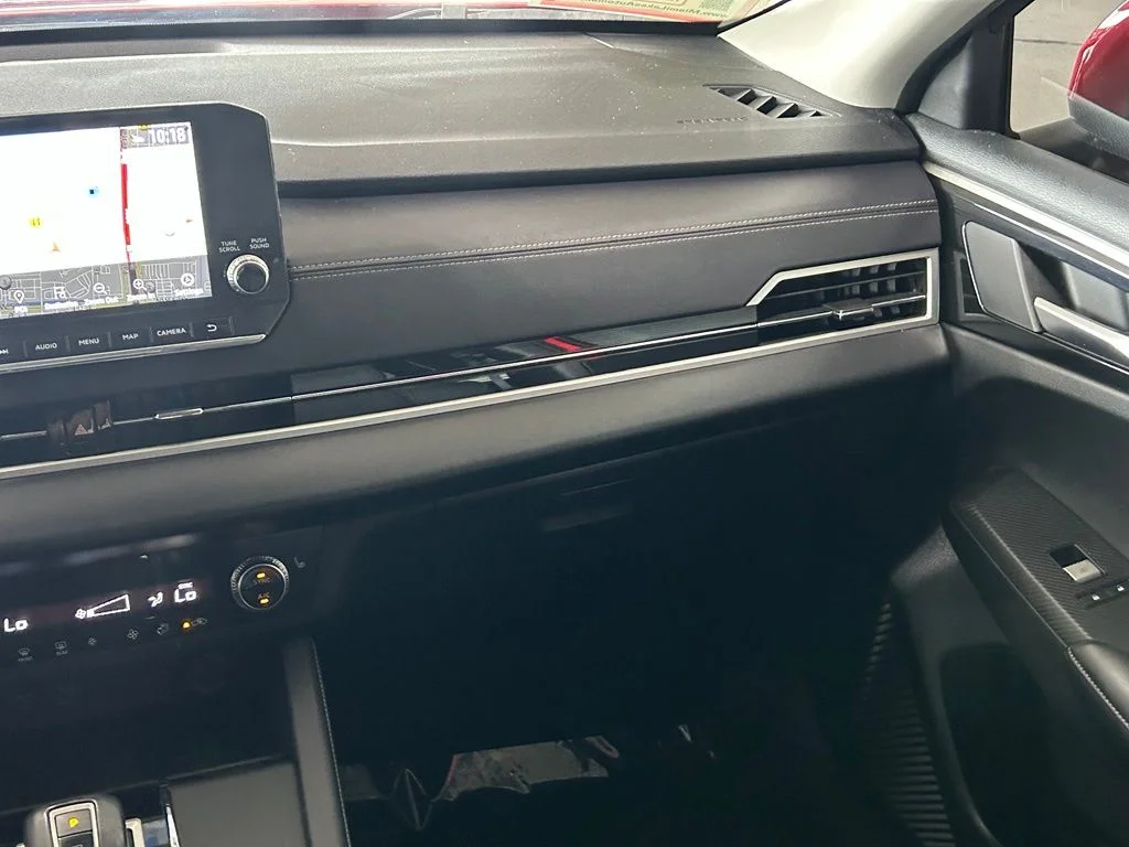 Used 2024 Diamond Mitsubishi SE Black Edition image 11