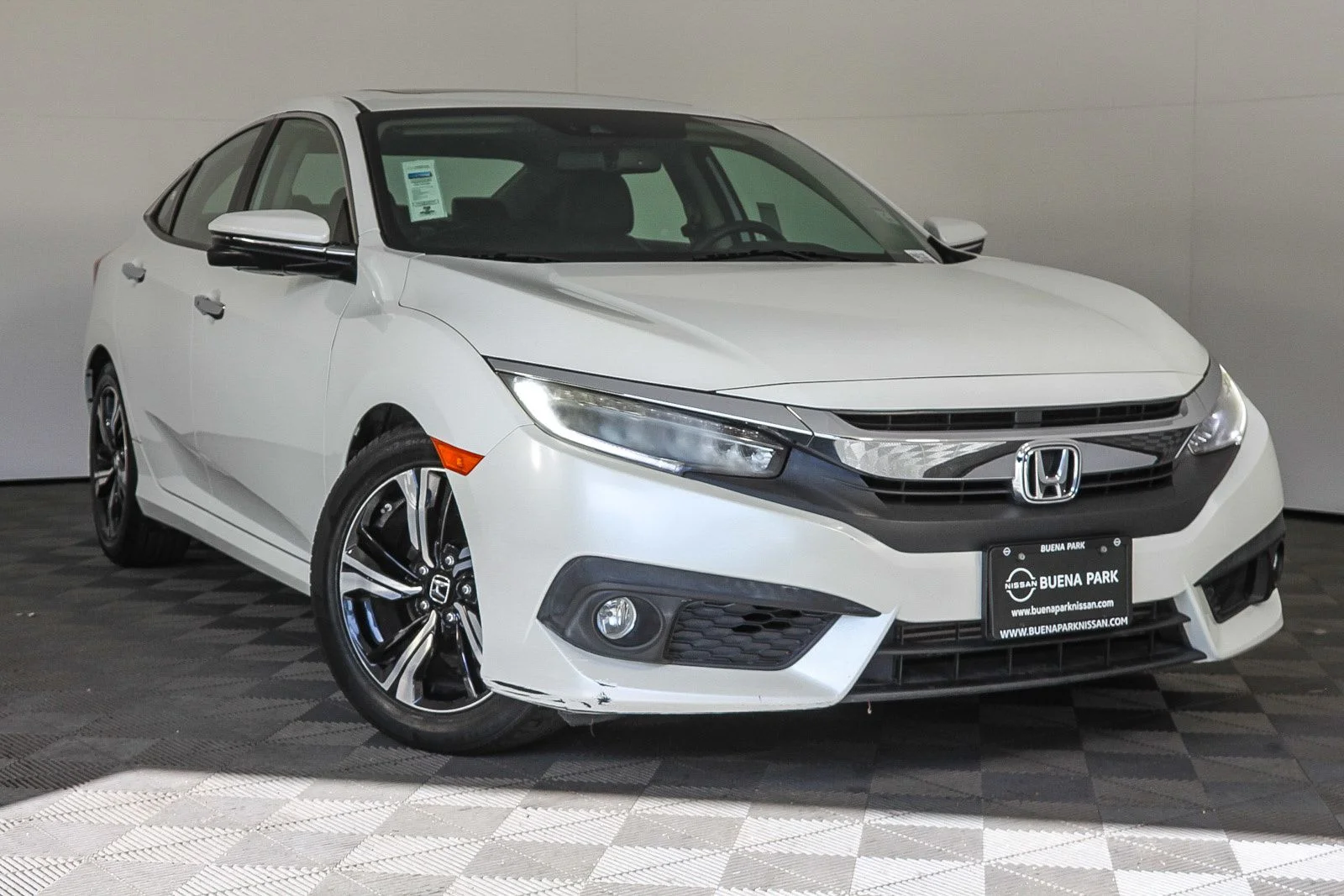 2017 Honda Civic Touring CVT's photo
