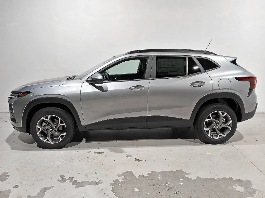 Used 2026 Gray Chevrolet LT image 4