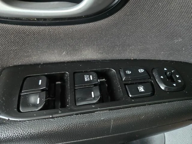 Used 2016 Silver Kia Base image 33
