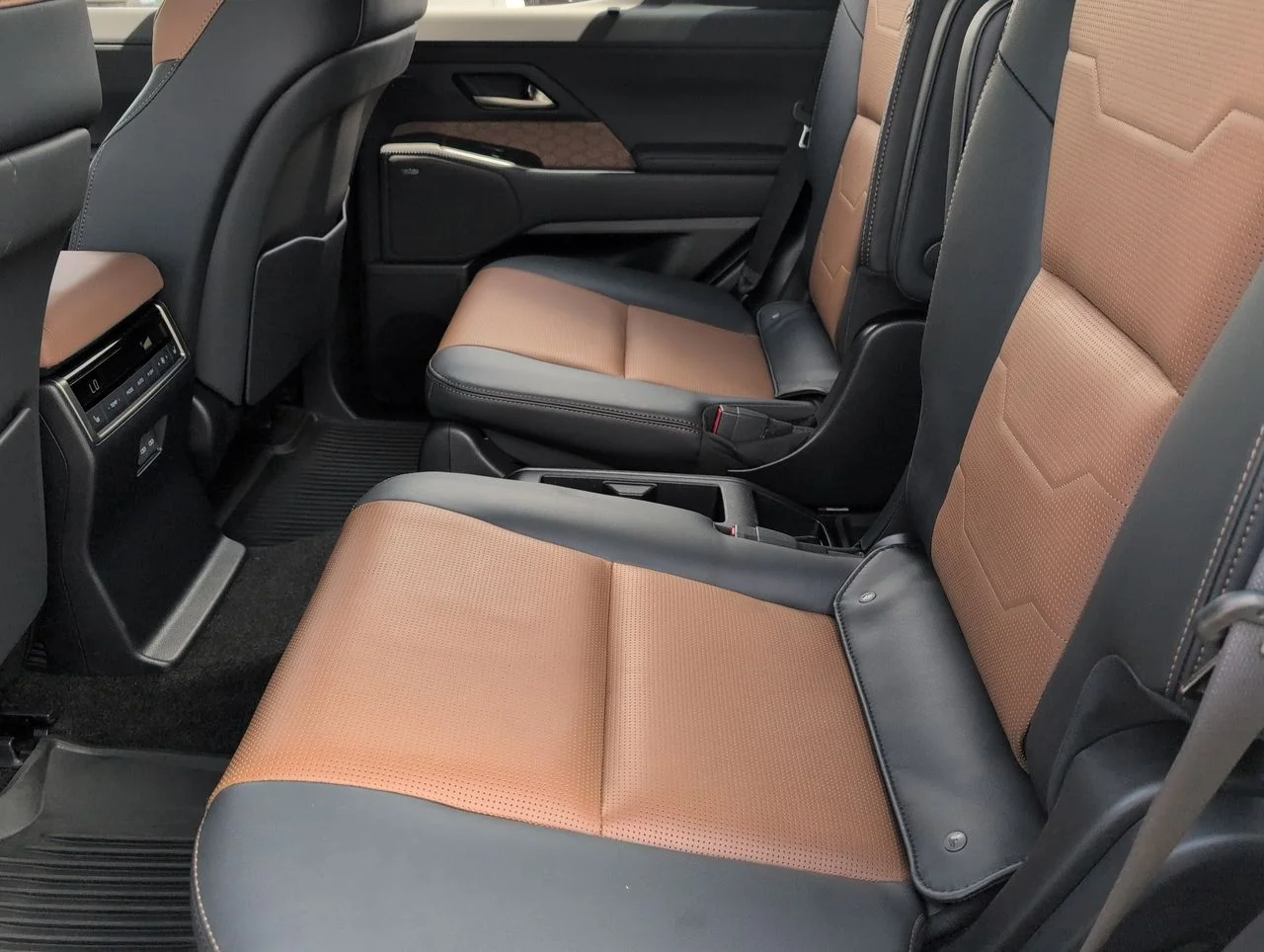 Used 2024 Gray Lexus Luxury image 26