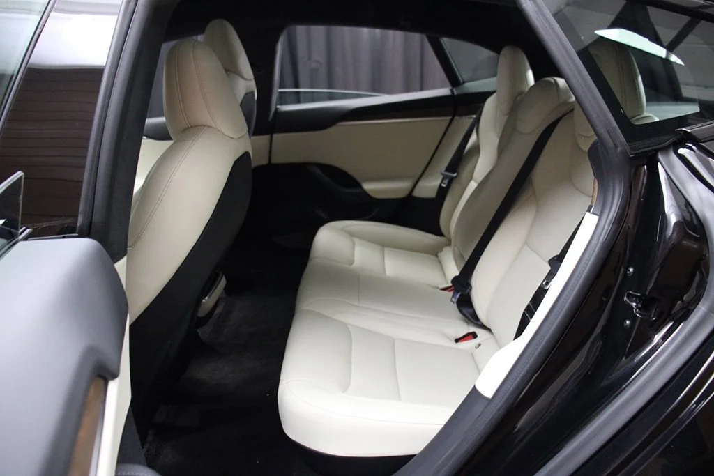 Used 2022 Solid Black Tesla Base image 36