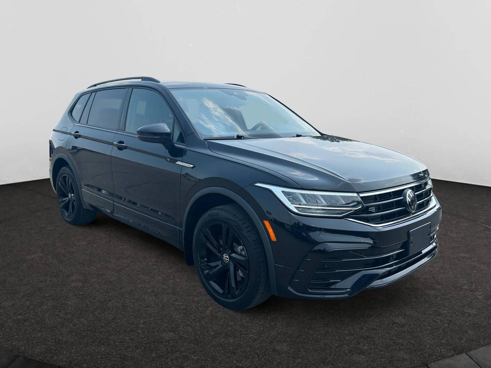 Used 2024 Black Volkswagen Comfortline R-Line Black Edition Leather Sunroof Navigation image 7