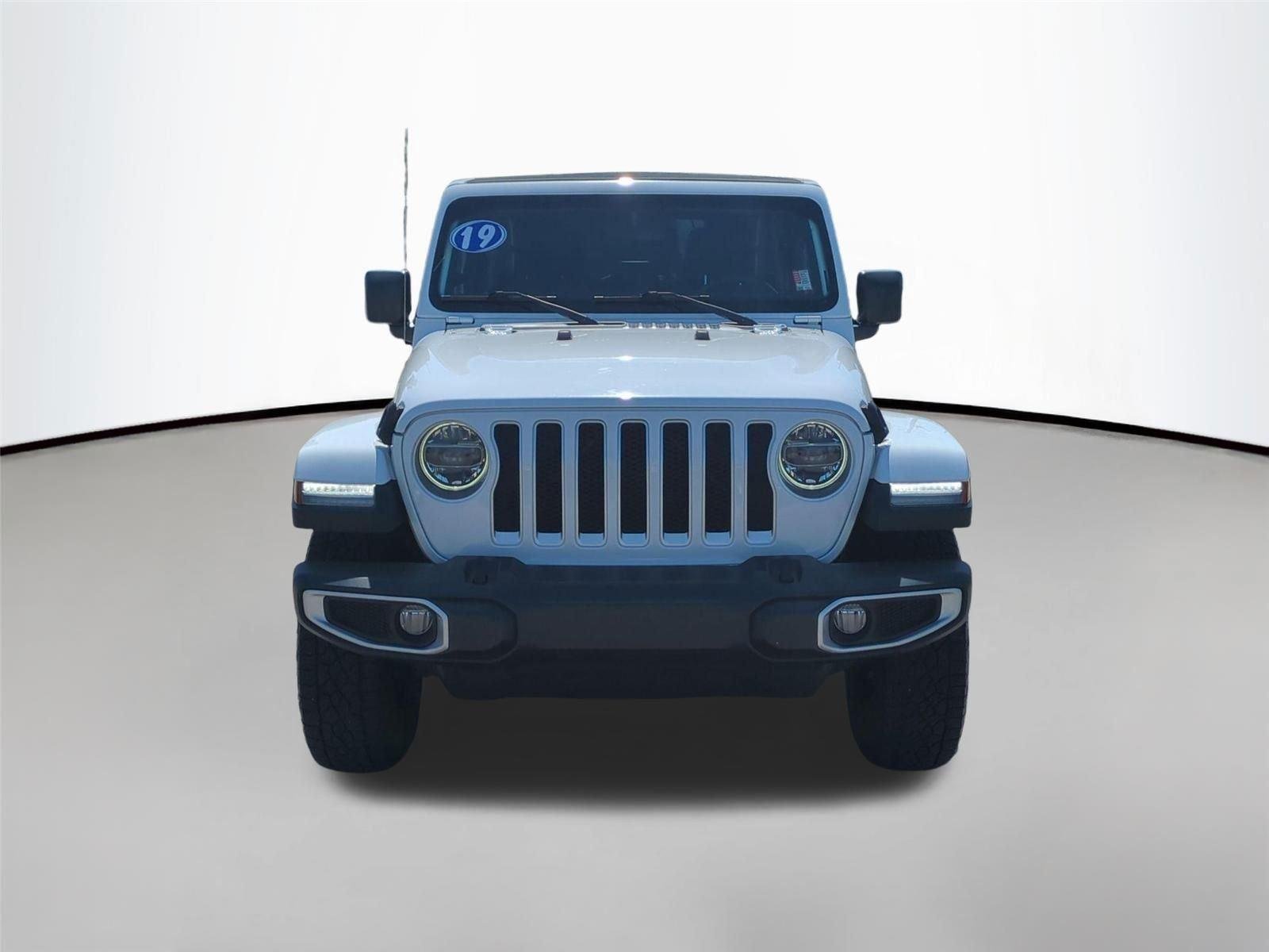 Used 2019 Bright White Clearcoat Jeep Sahara image 8