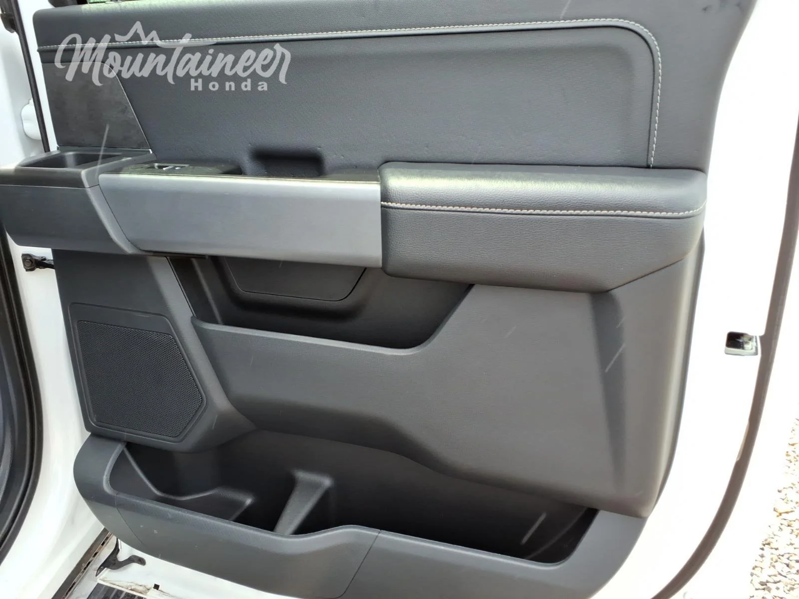 Used 2024 Oxford White Ford XLT image 23