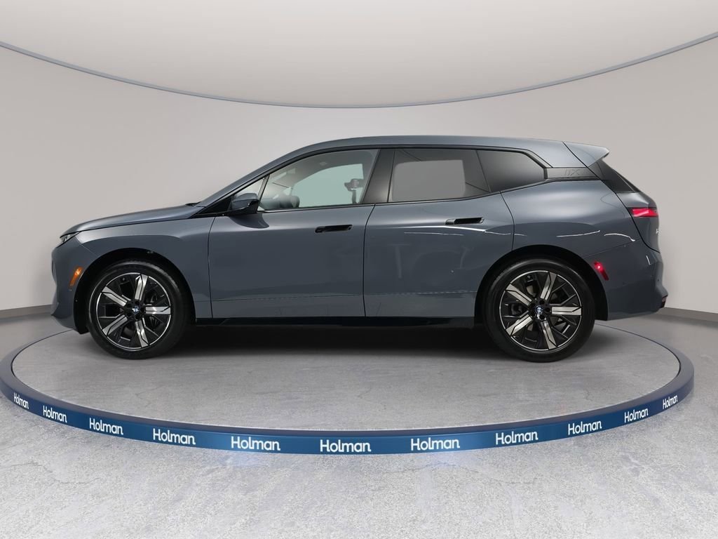 Used 2026 Storm Bay Metallic BMW xDrive60 image 8