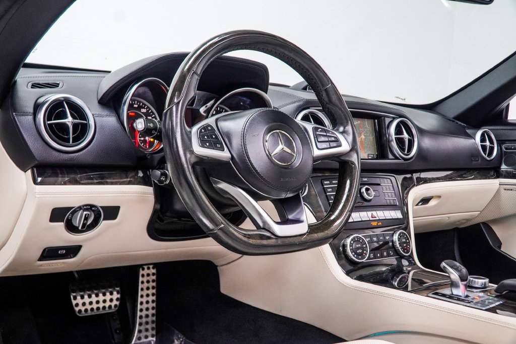 Used 2019 White Mercedes-Benz SL 550 image 21