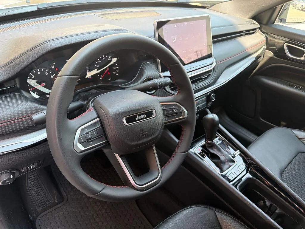 Used 2025 White Jeep Trailhawk image 17