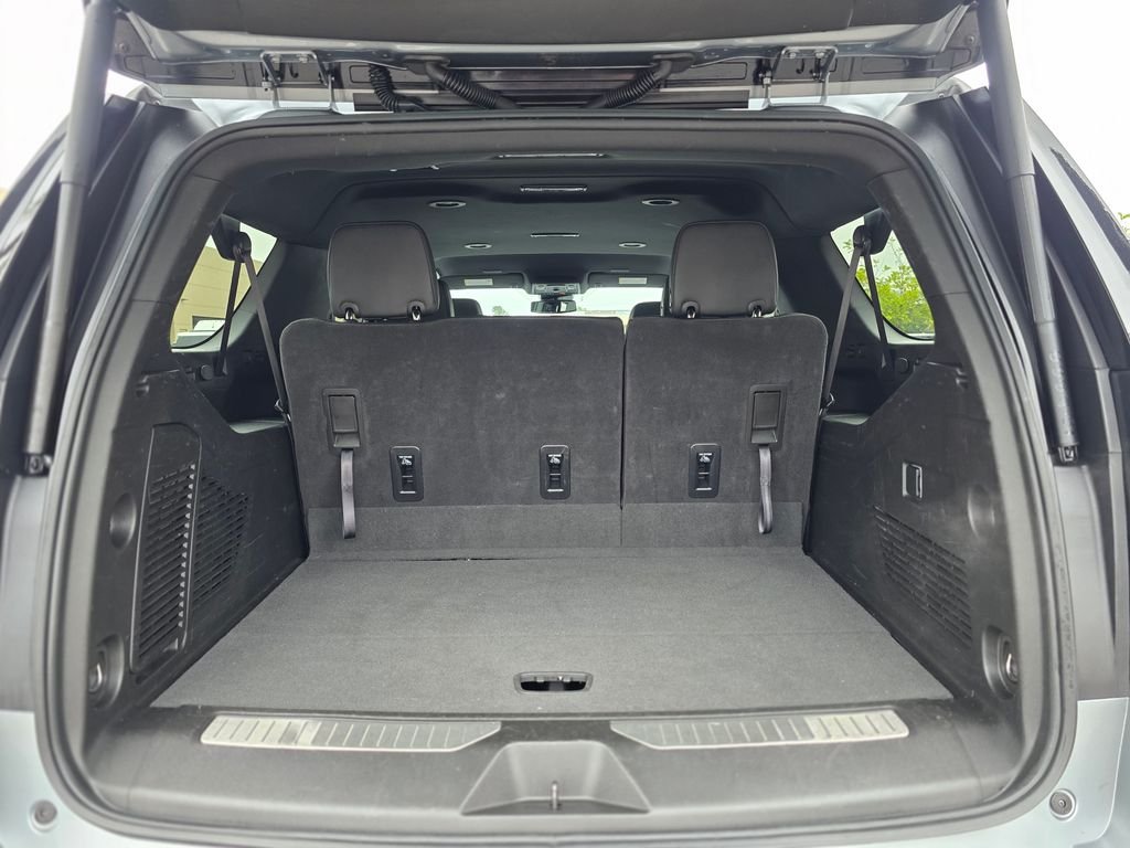2025 Chevrolet Suburban Z71 - Photo 12