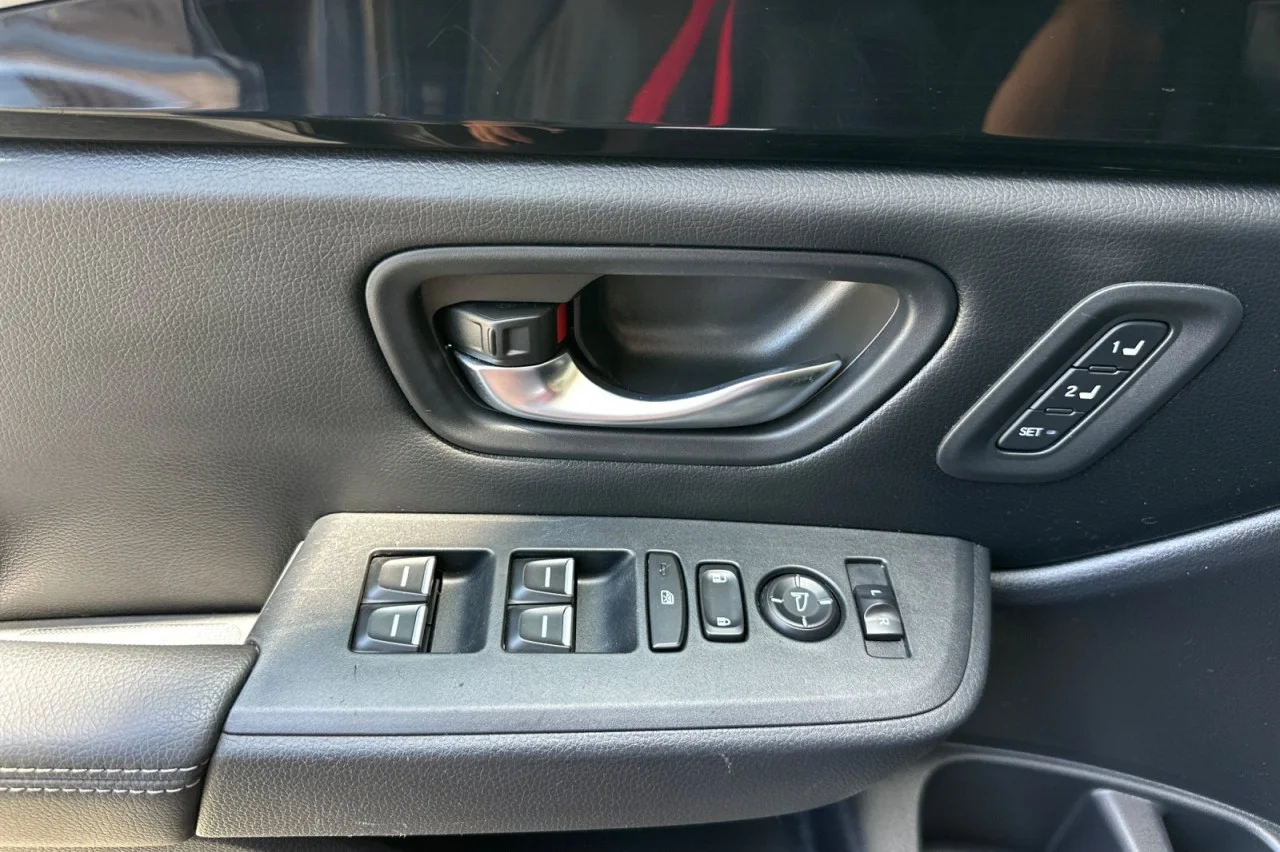 Used 2025 GRAY Honda EX-L image 10