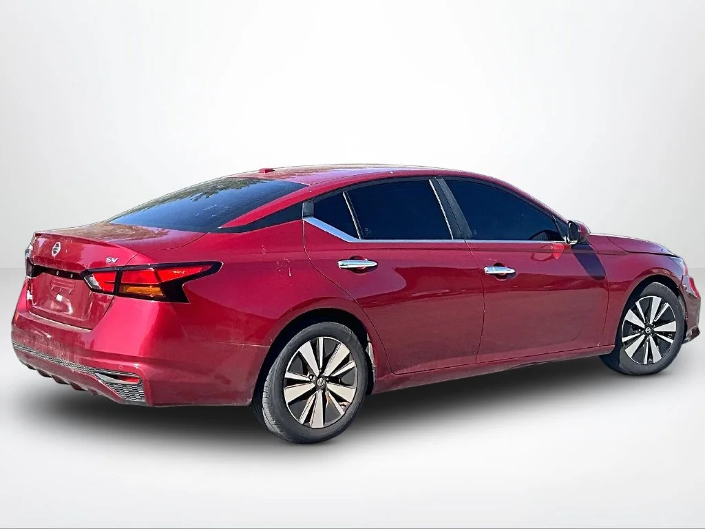 Used 2021 Red Nissan 2.5 SV image 3