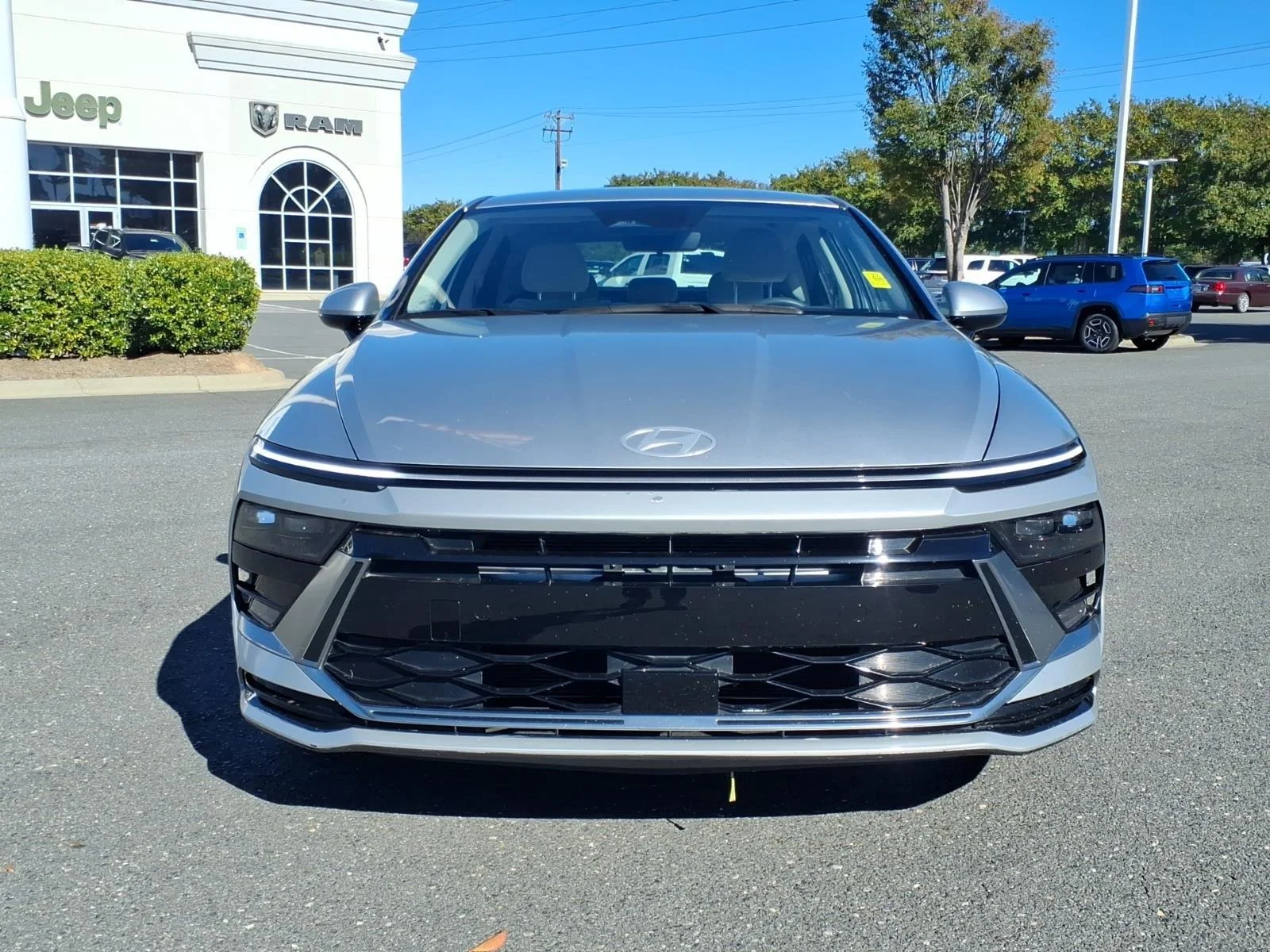 Used 2025 Aero Silver Hyundai SEL image 13