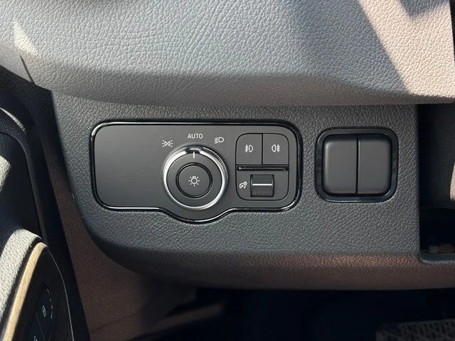 New 2026 White Mercedes-Benz Discovery Touring image 34