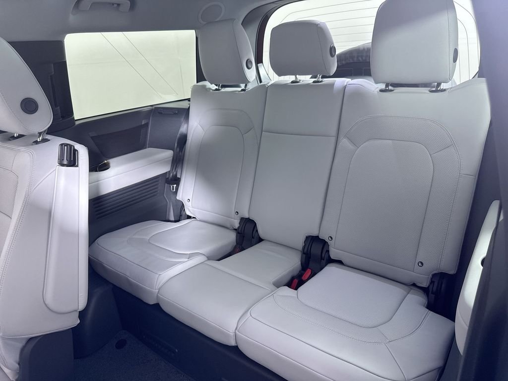 New 2026 Sedona Red Land Rover X-Dynamic SE image 21