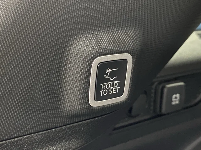 New 2026 Bright White Clear-Coat Exterior Paint Jeep Altitude image 16