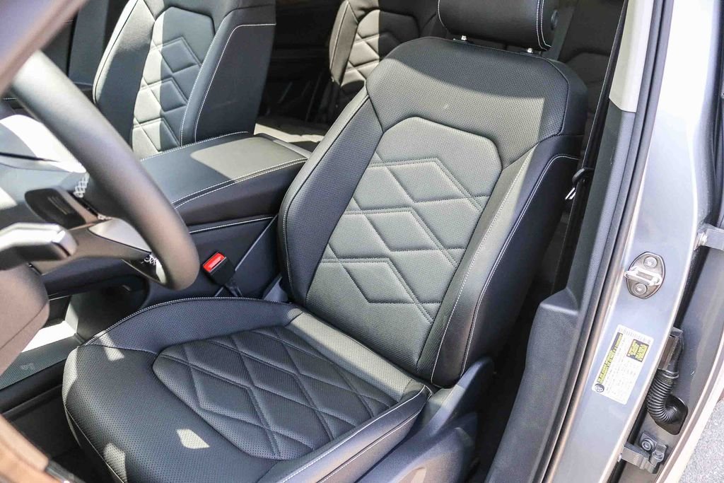 New 2026 Silver Volkswagen 2.0T SE w/Technology image 25