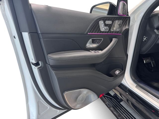 New 2026 MANUFAKTUR Moonlight White Metallic Mercedes-Benz Maybach GLS 600 image 9