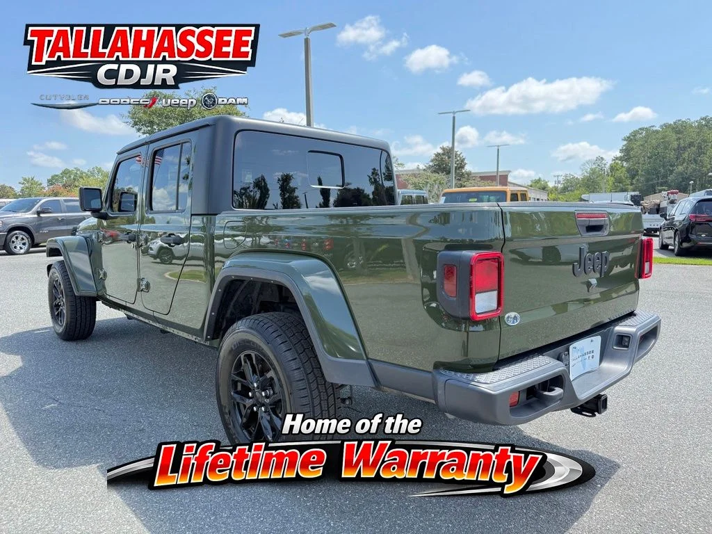 Used 2022 Green Clearcoat Jeep Sport image 7
