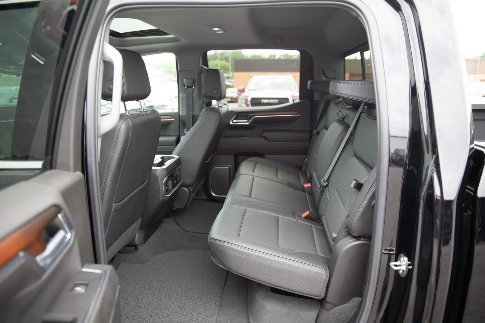 Used 2024 Onyx Black GMC Denali image 26
