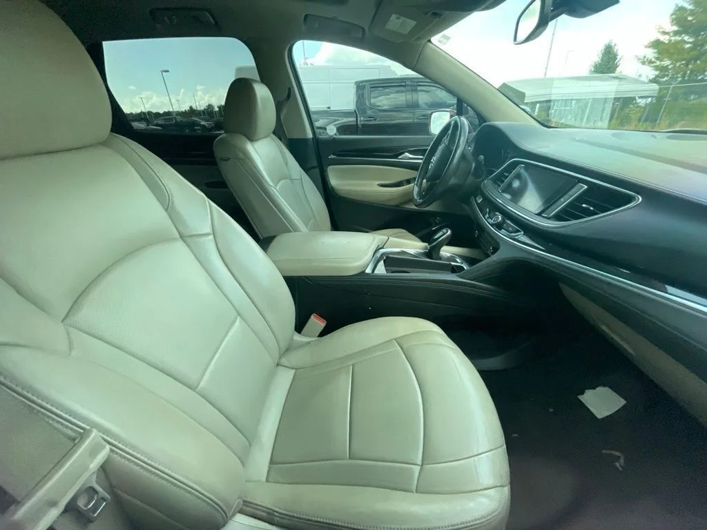 Used 2019 Red Buick Essence image 8