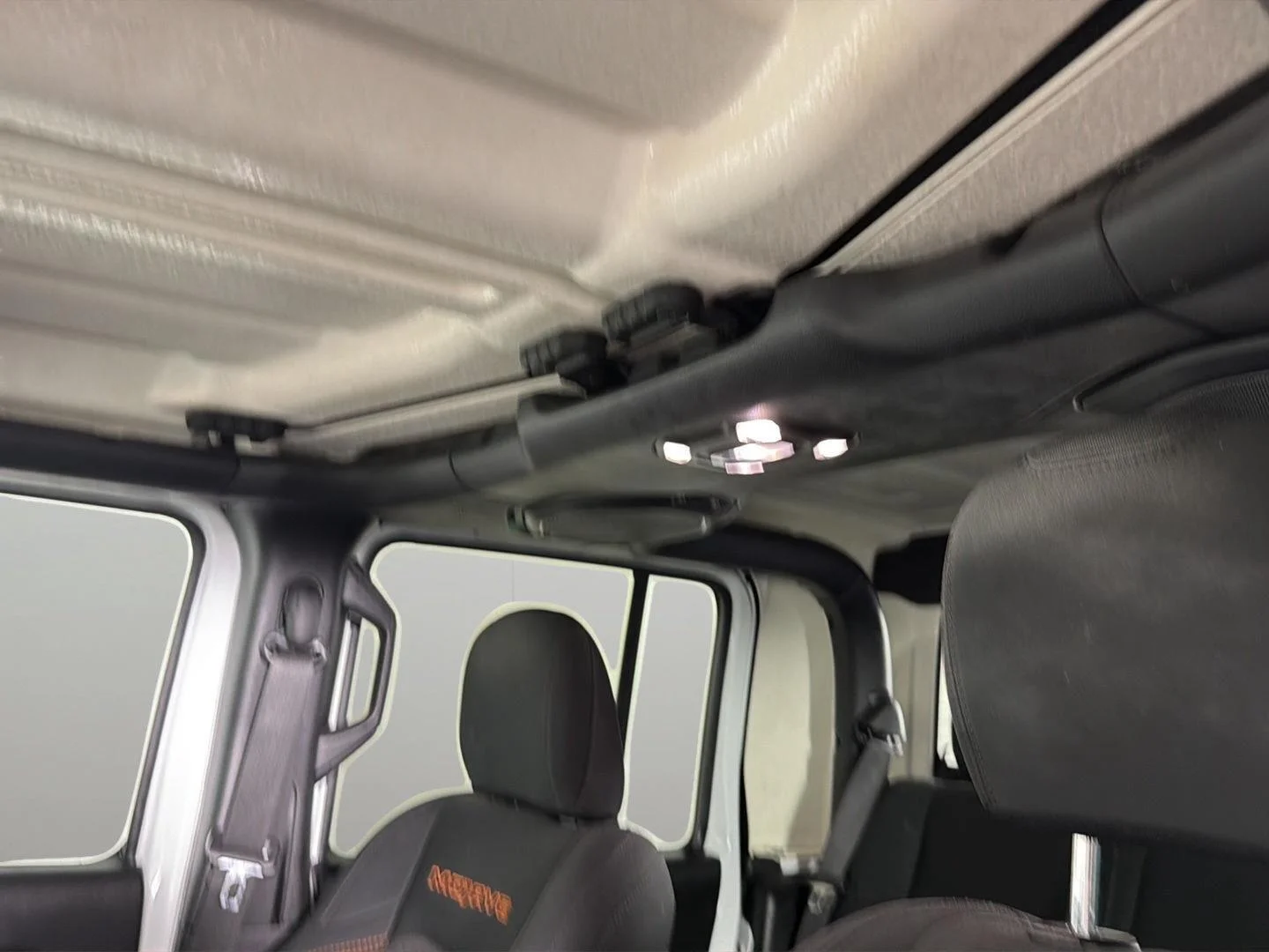 Used 2022 Bright White Clearcoat Jeep Mojave image 14