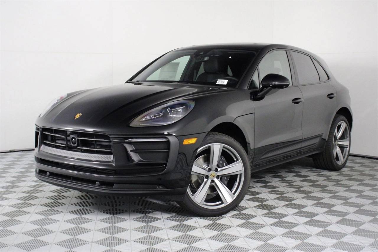 2025 Porsche Macan Base