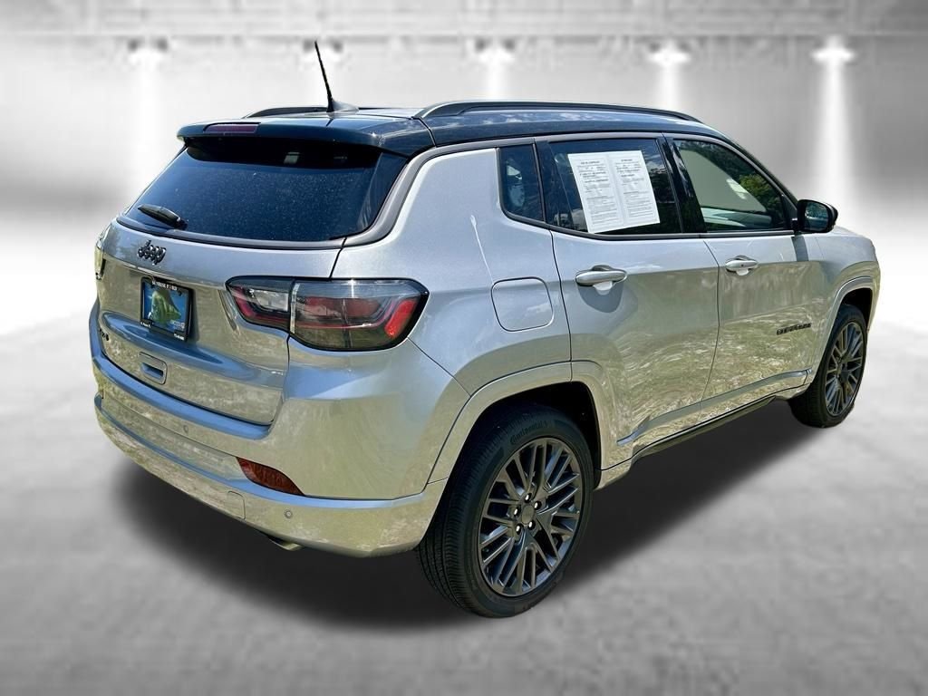 Used 2022 Silver Jeep Limited image 5