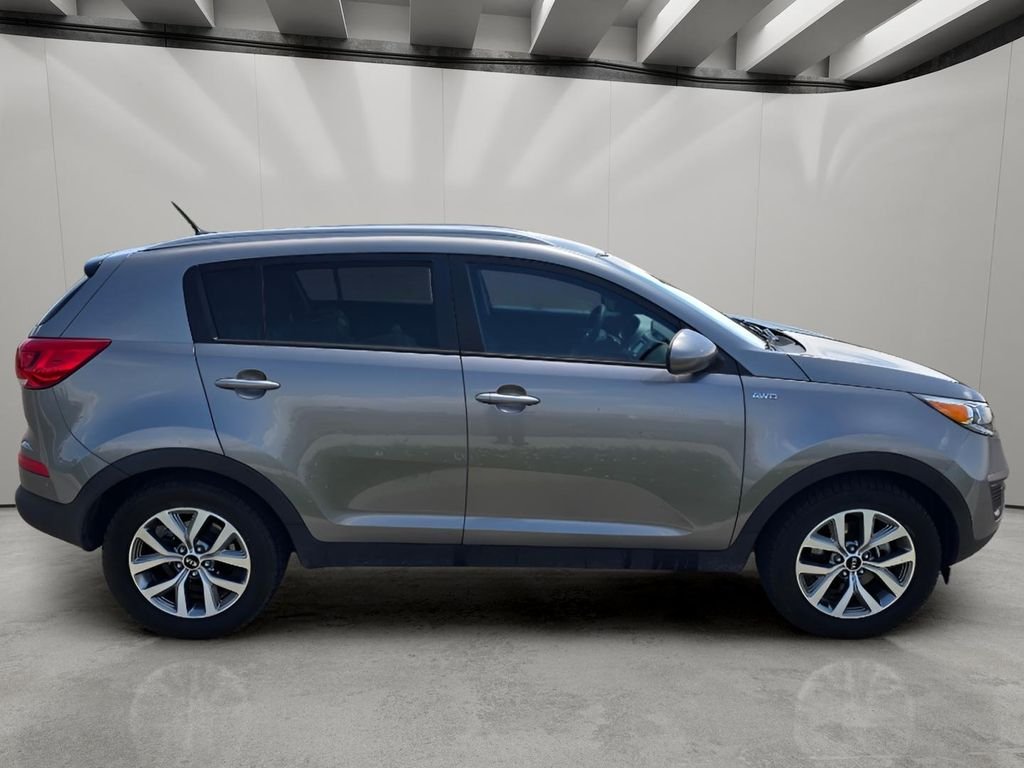 Used 2016 Mineral Silver Kia LX image 6
