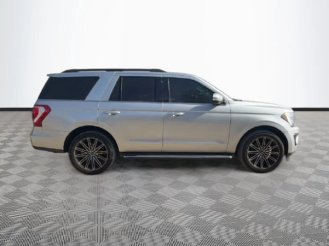 Used 2019 Silver Ford XLT image 8