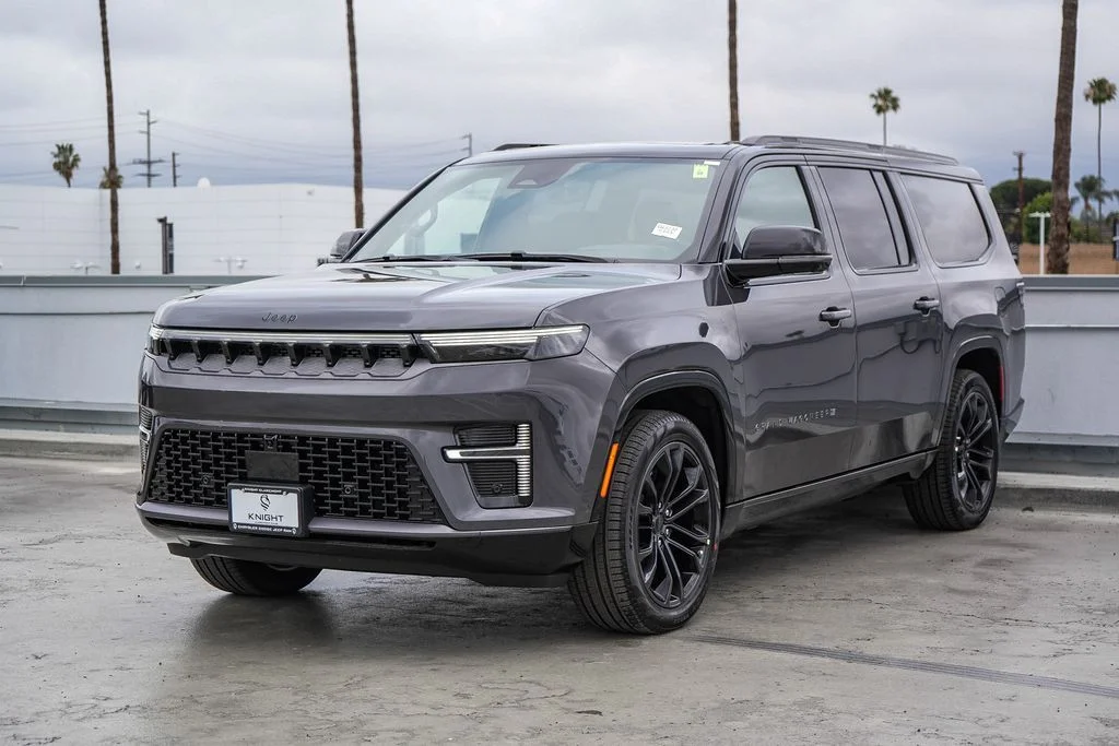 New 2026 Gray Jeep Summit Obsidian image 4