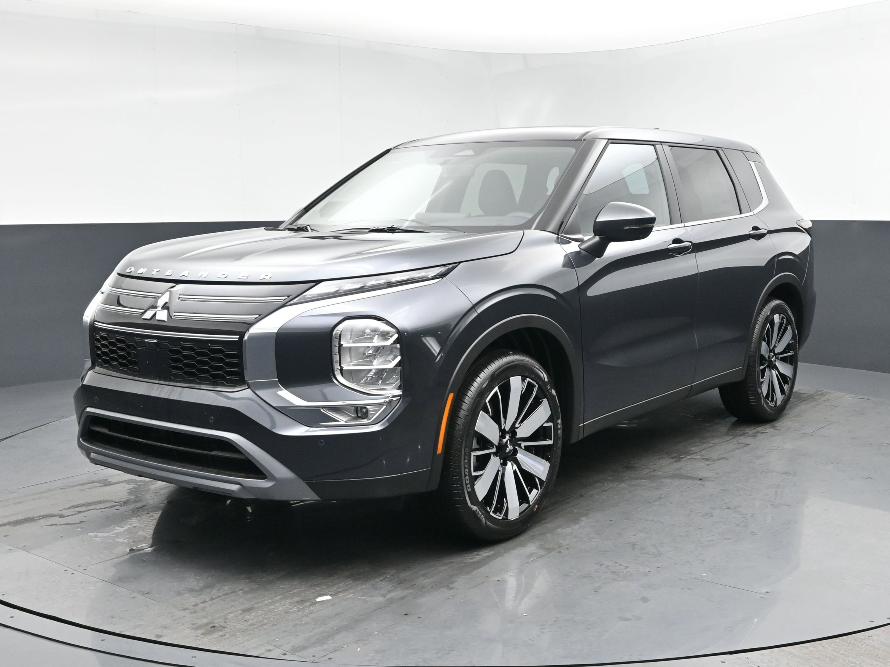 2026 Mitsubishi Outlander SE FWD's photo