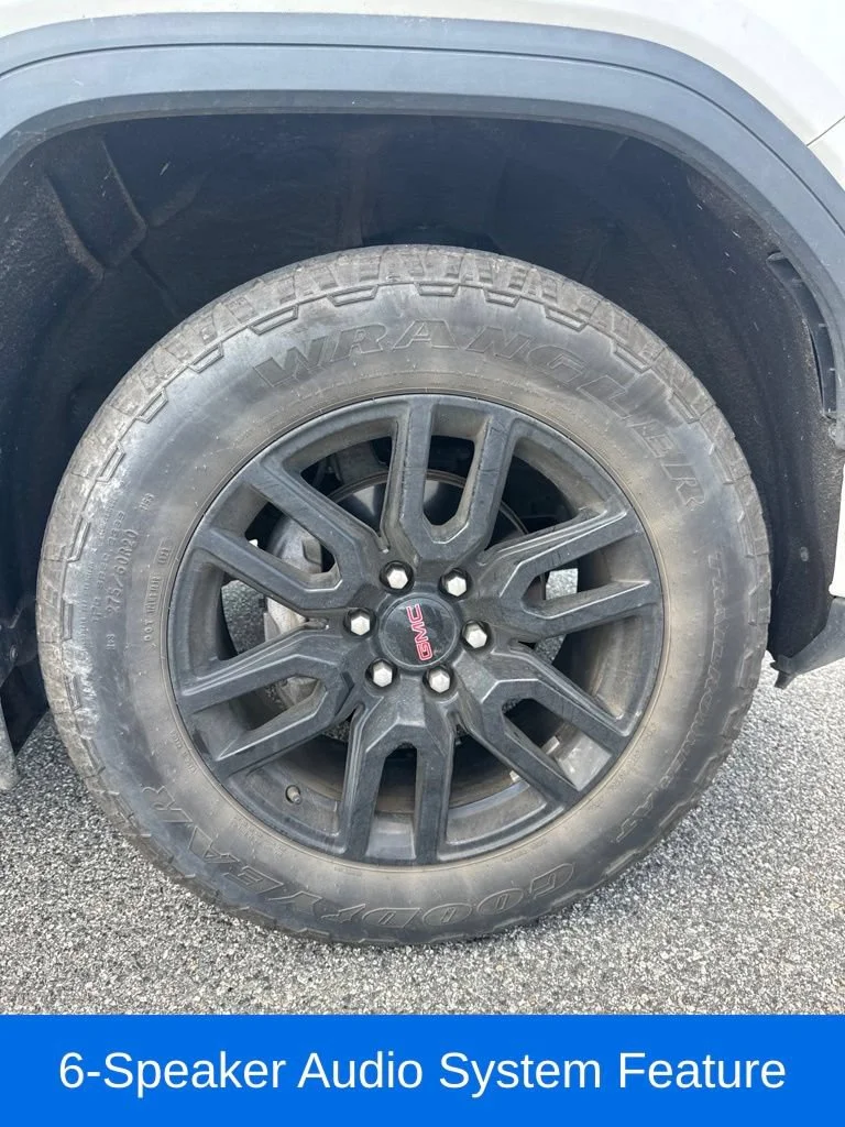 Used 2022 SUMMIT WHITE GMC Elevation image 19