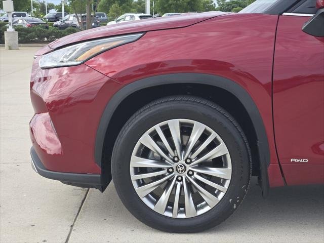 Certified Used 2025 RUBY FLARE PEARL Toyota  image 8
