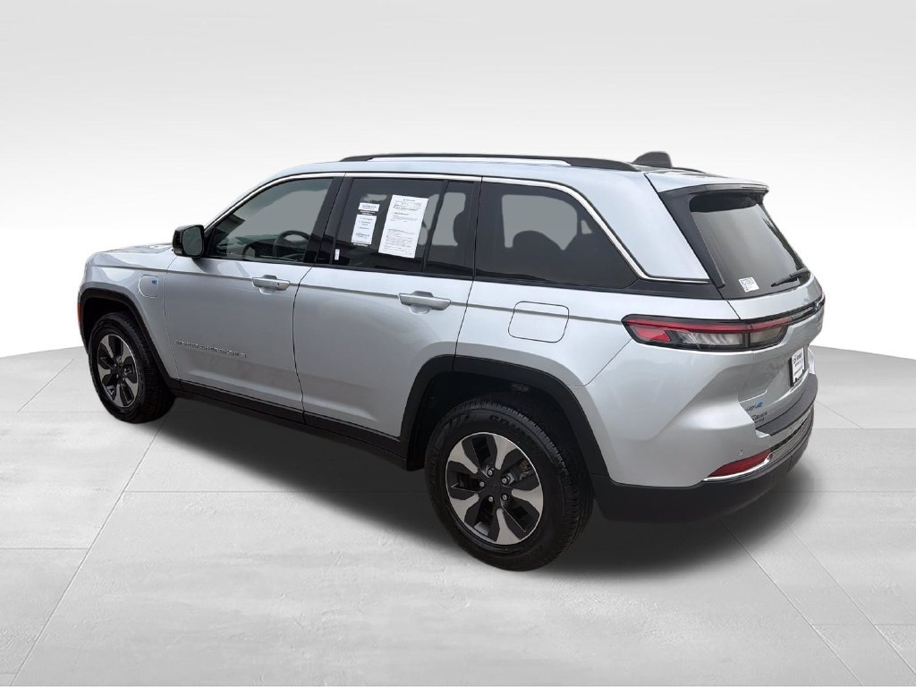 Used 2024 Silver Jeep 4xe image 3
