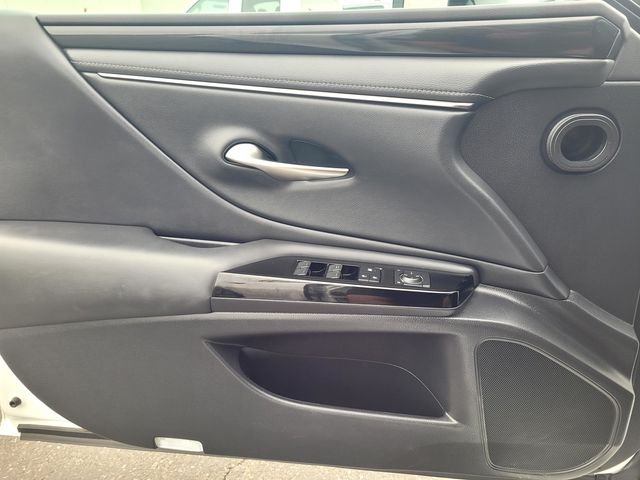 Used 2022 White Lexus 250 image 15