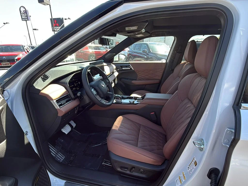 New 2026 White Diamond Mitsubishi SEL image 11