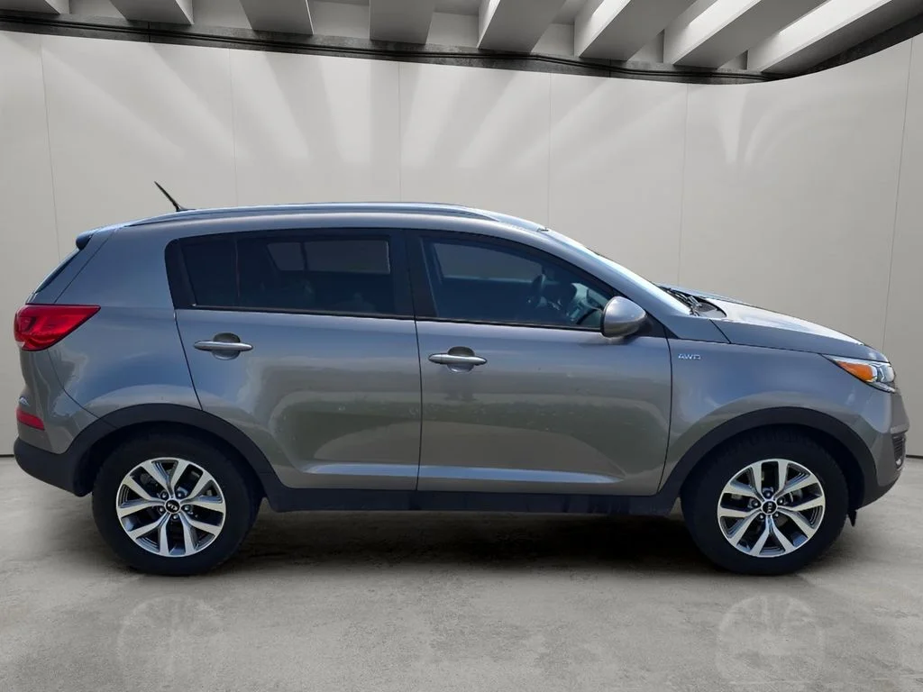 Used 2016 Mineral Silver Kia LX image 6