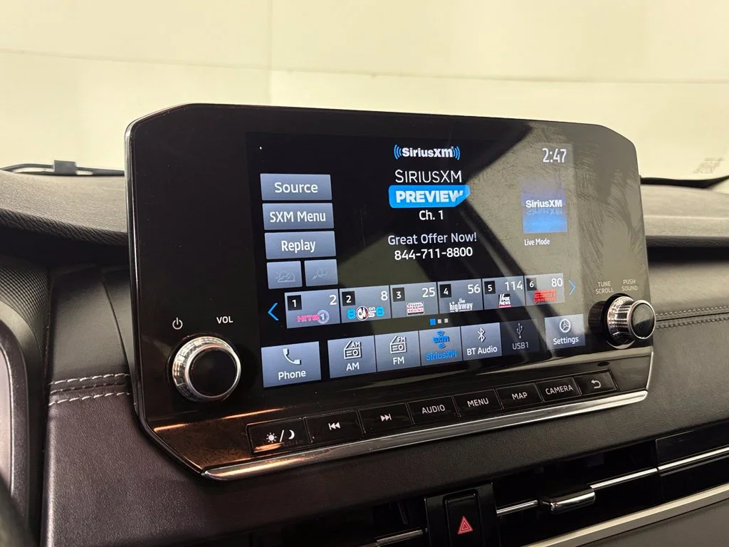 Used 2024 Silver Mitsubishi  image 24