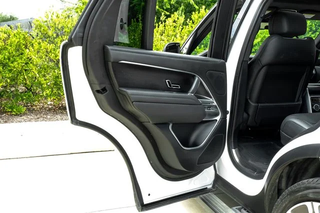 Used 2024 White Land Rover SE image 56