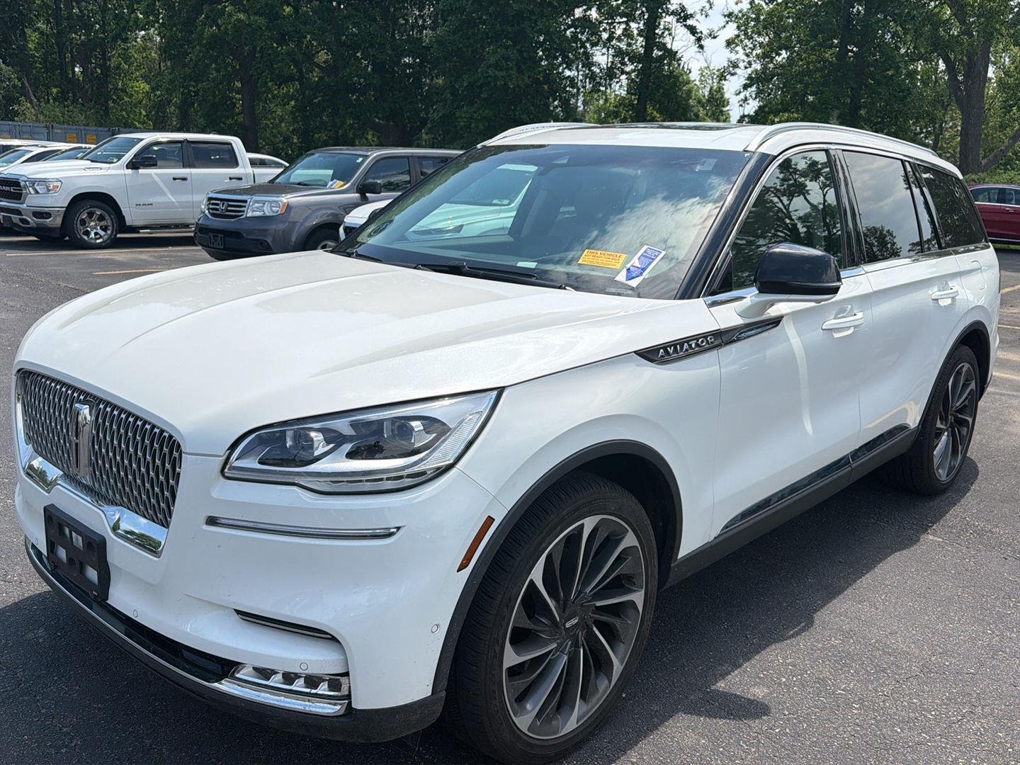 Used 2022 Pristine White Lincoln Reserve image 3