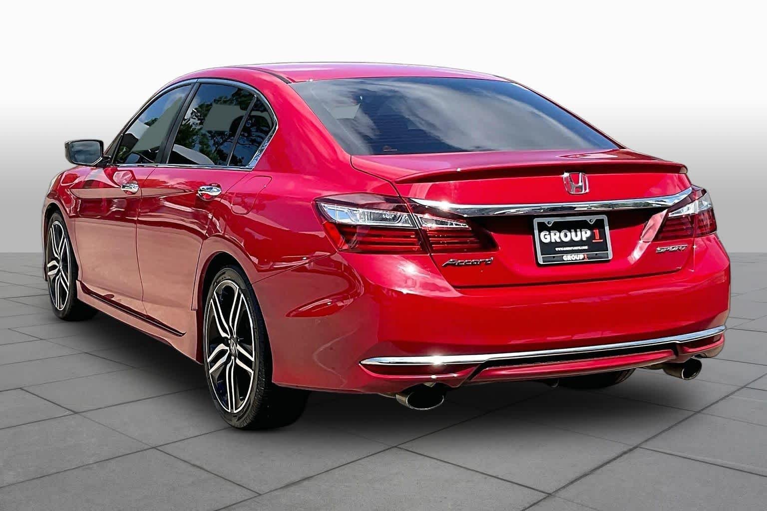 Used 2016 Basque Red Pearl II Honda Sport image 12