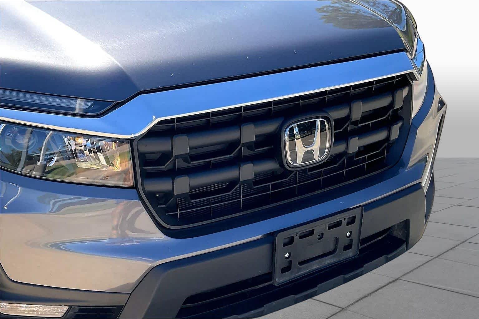 Used 2025 Modern Steel Metallic Honda RTL image 29