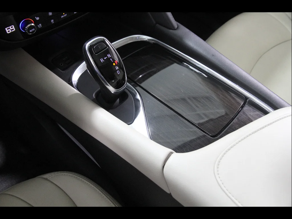 Used 2020 Summit White Buick Premium image 16